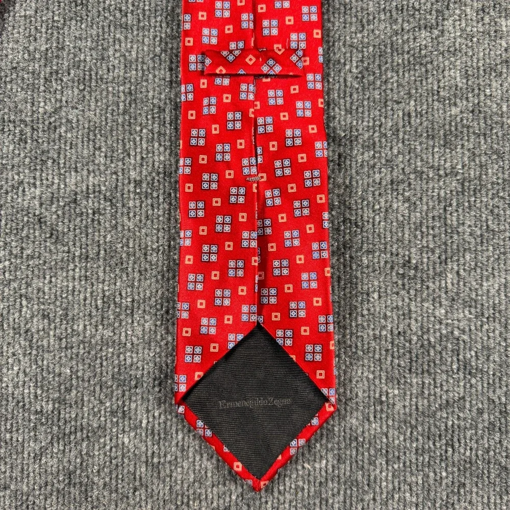 Ermenegildo Zegna Red Geometric Medallion Silk Tie Made in Italy Mens 3.5